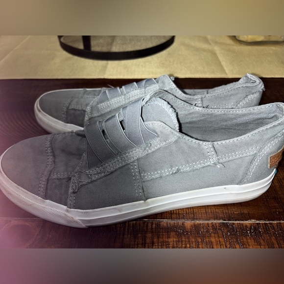 GUC Blowfish Slip on Canvas Sneakers - Picture 2 of 4
